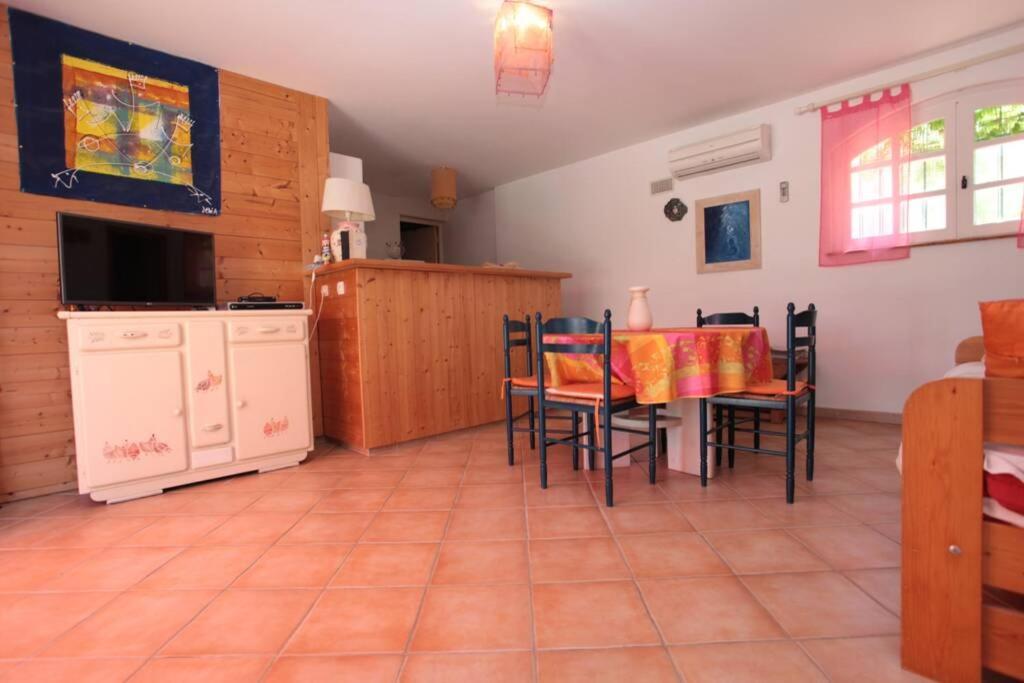 Gite Avec Piscine Et Climatisation Buzignargues Extérieur photo